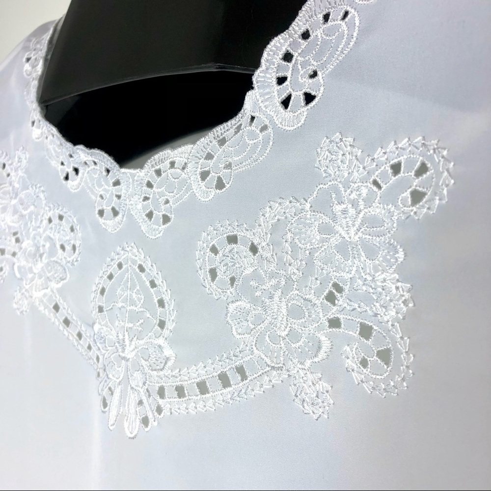 VINTAGE 90s White Semi Sheer Scalloped Cottagecore Minimalist Shirt Top 16/18 - Picture 4 of 10